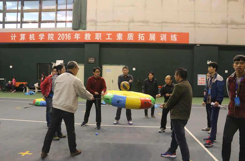 颠球_副本.jpg 颠球_副本.jpg